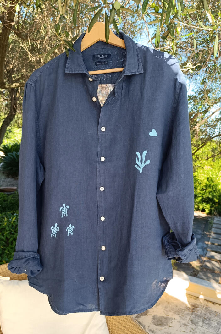 Linen shirts for men and women in Korčula shop
